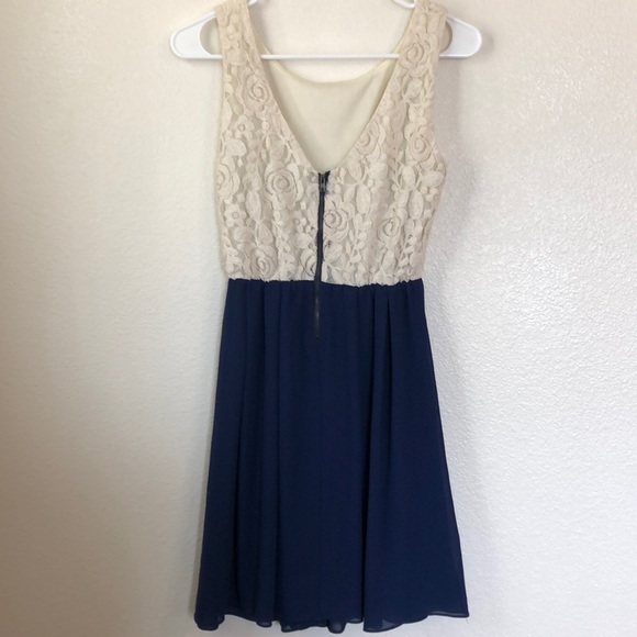 Laced Dress - Picture 3 of 6